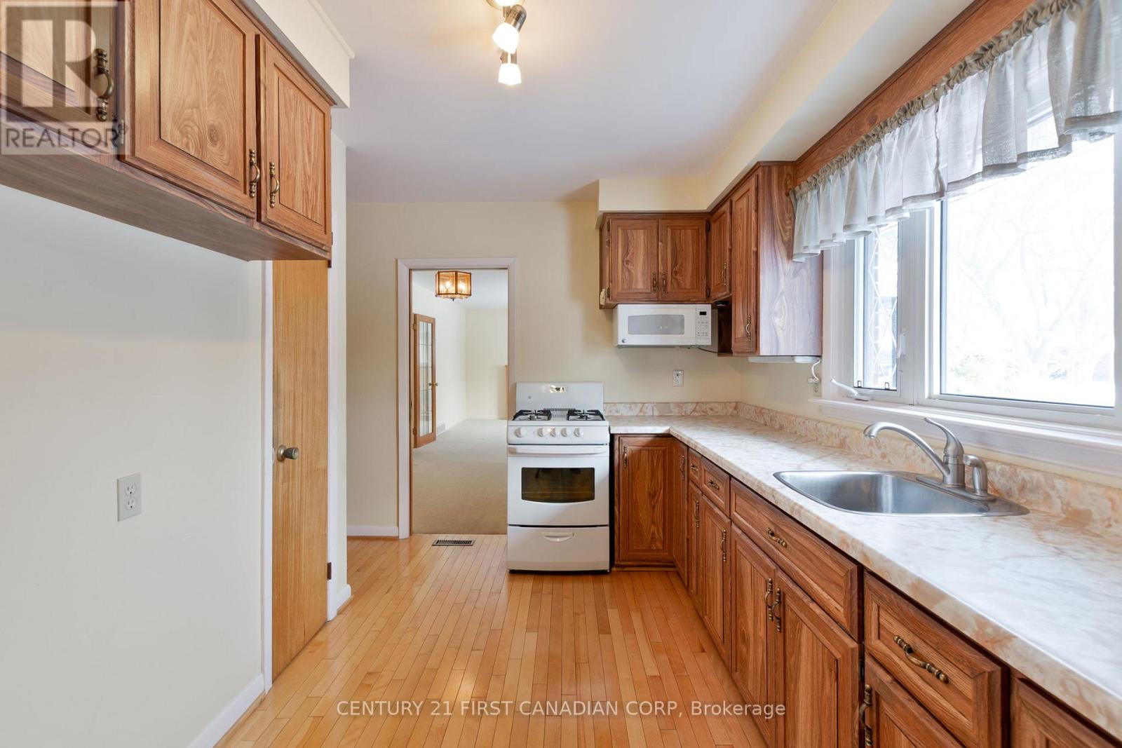 54 Algonquin Crescent, London East, Ontario  N5W 1N4 - Photo 17 - X12747380