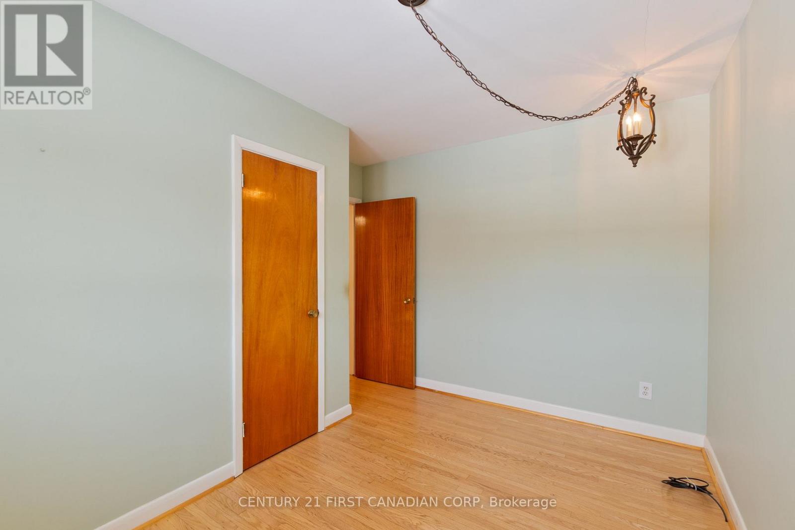 54 Algonquin Crescent, London East, Ontario  N5W 1N4 - Photo 23 - X12747380