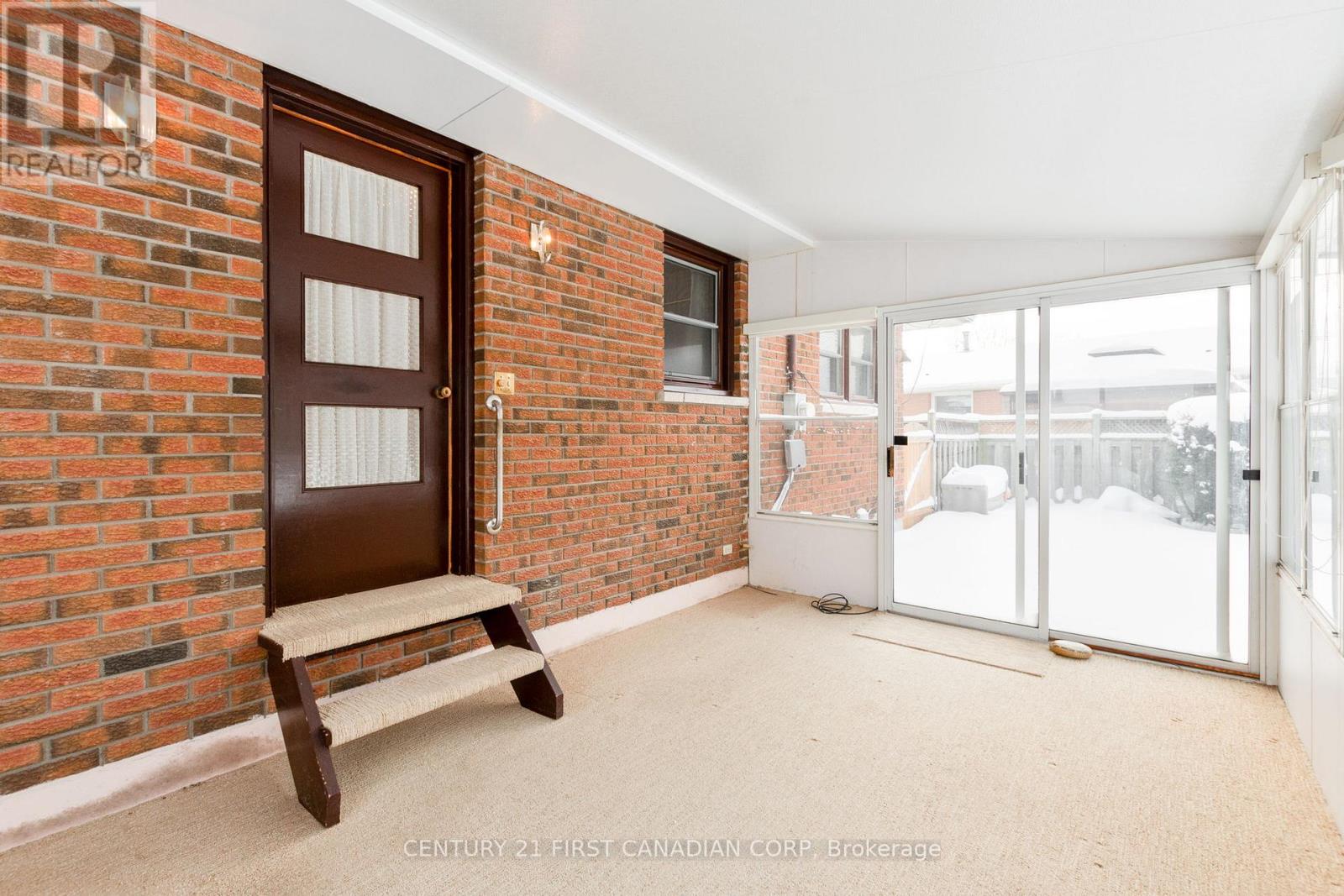 54 Algonquin Crescent, London East, Ontario  N5W 1N4 - Photo 31 - X12747380