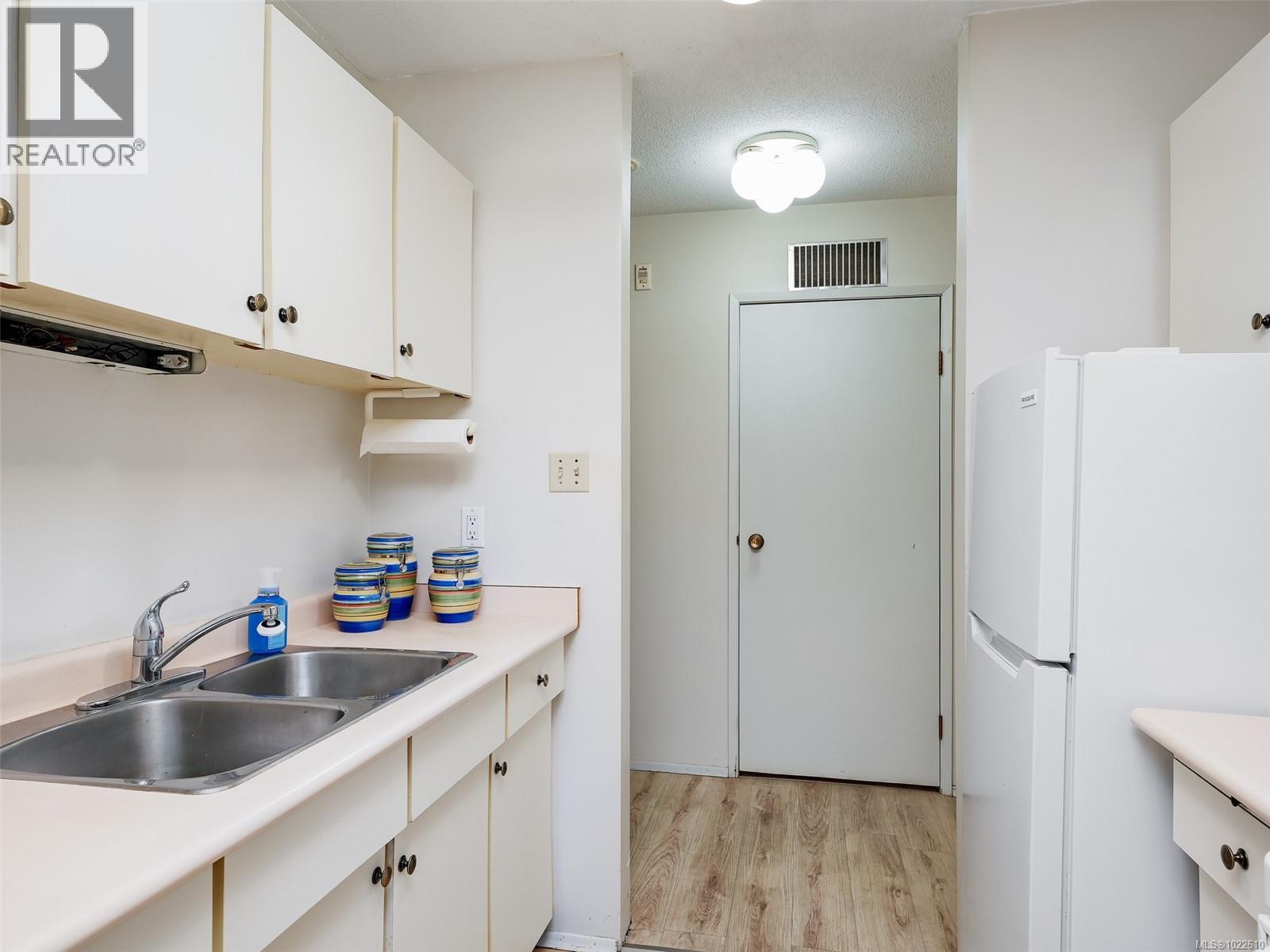 101 3244 Seaton St, Saanich, British Columbia  V8Z 3V7 - Photo 9 - 1022610