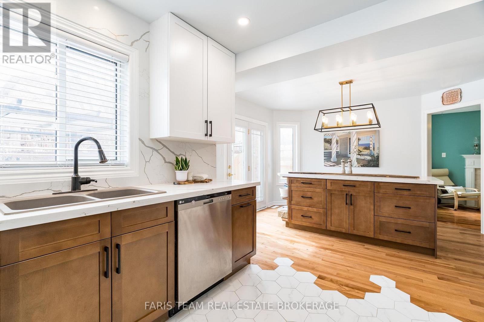 43 Dunnett Drive, Barrie (Ardagh), Ontario  L4N 0J7 - Photo 8 - S12747996