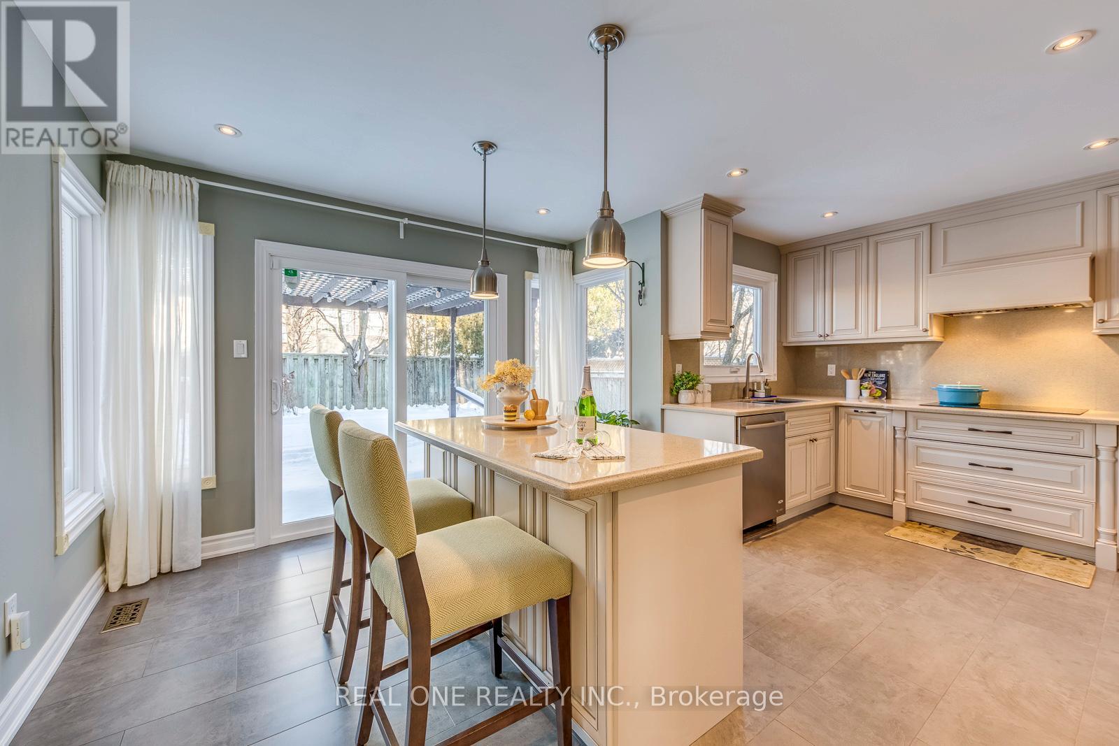 343 Northwood Drive, Oakville, Ontario  L6M 1M8 - Photo 13 - W12747780