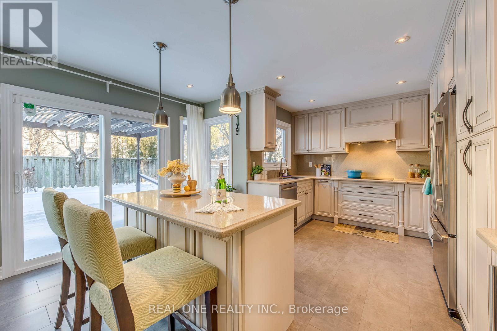 343 Northwood Drive, Oakville, Ontario  L6M 1M8 - Photo 14 - W12747780