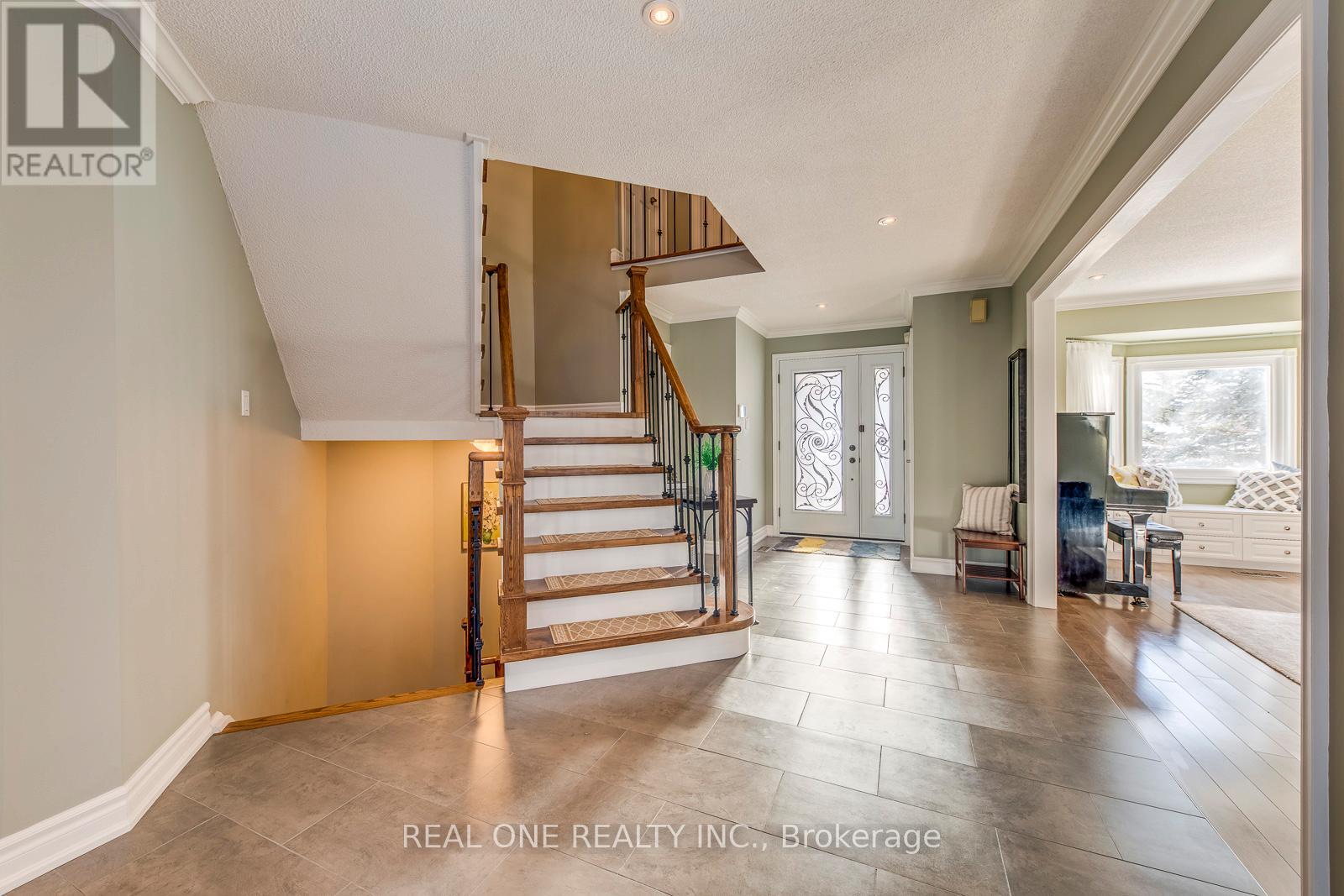 343 Northwood Drive, Oakville, Ontario  L6M 1M8 - Photo 4 - W12747780