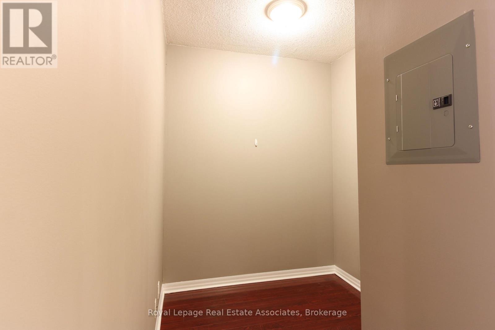 2208 - 3939 Duke Of York Boulevard, Mississauga, Ontario  L5B 4N2 - Photo 11 - W12747796