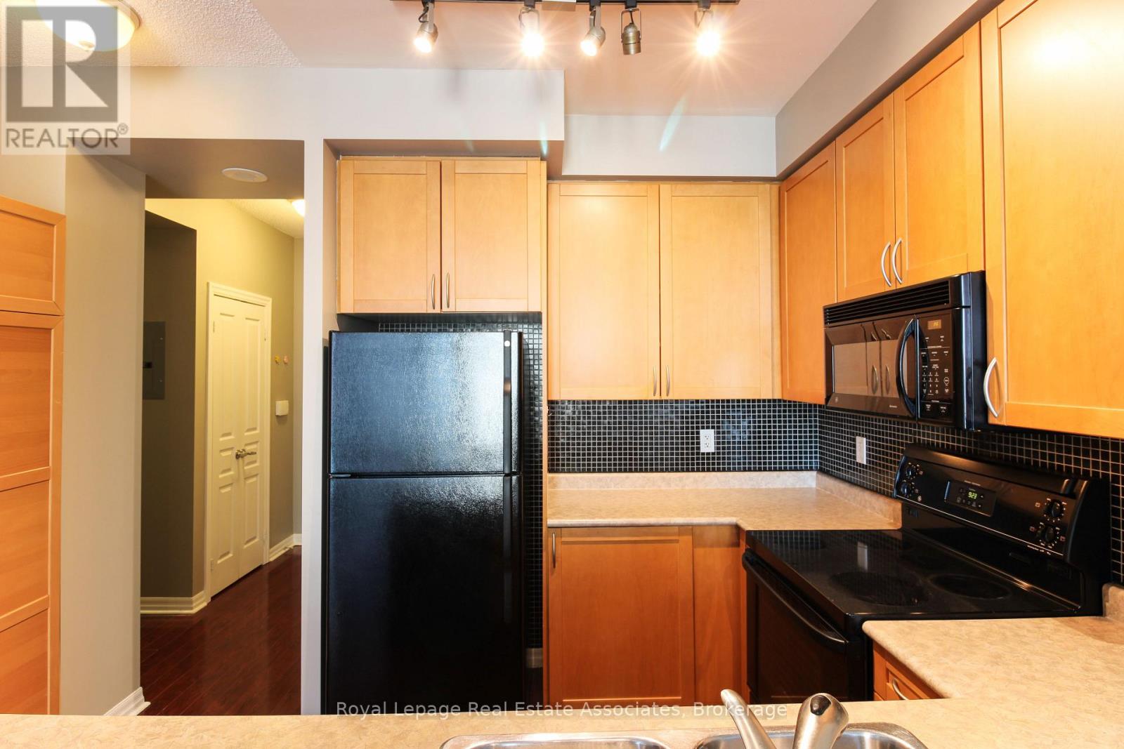 2208 - 3939 Duke Of York Boulevard, Mississauga, Ontario  L5B 4N2 - Photo 12 - W12747796