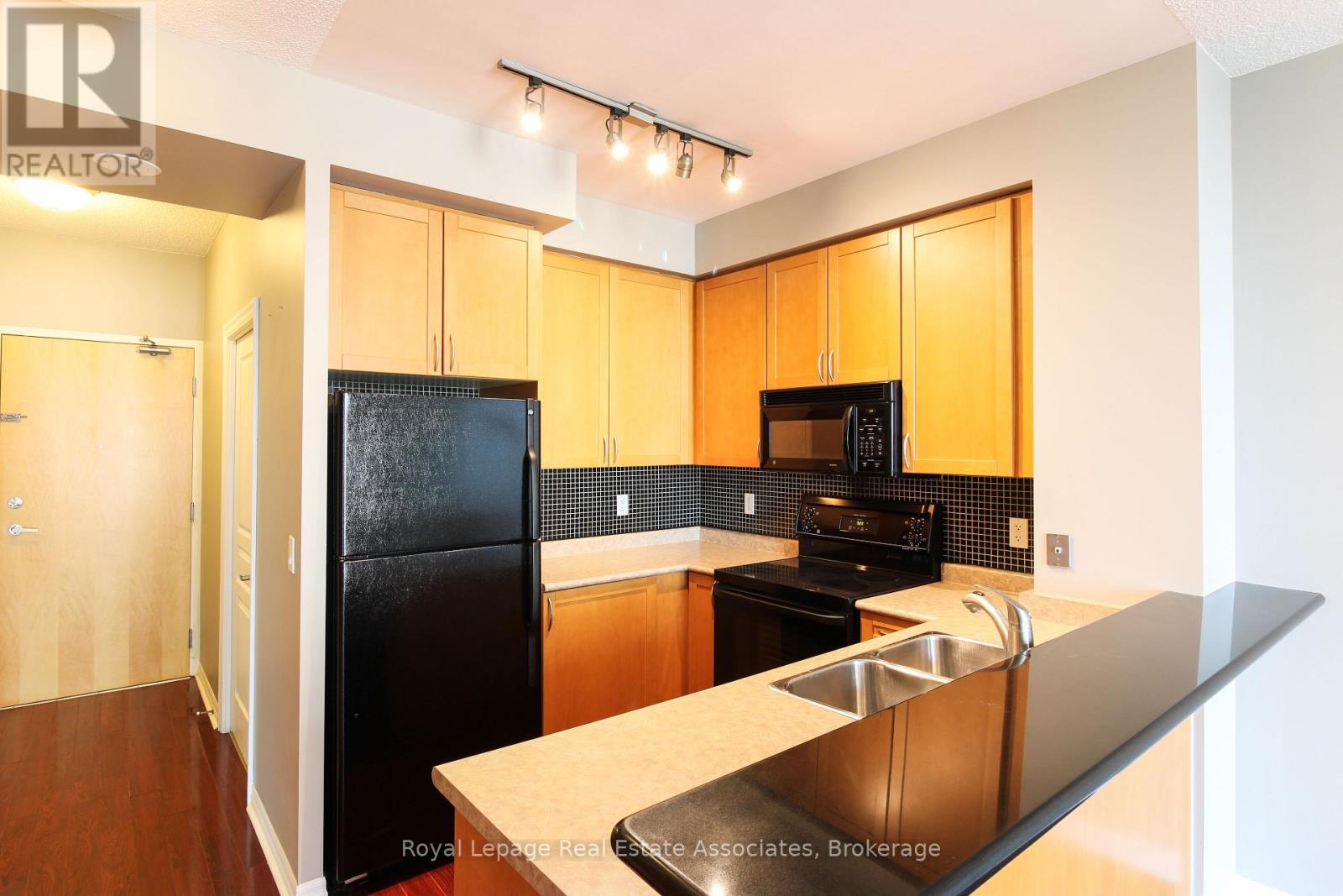 2208 - 3939 Duke Of York Boulevard, Mississauga, Ontario  L5B 4N2 - Photo 13 - W12747796