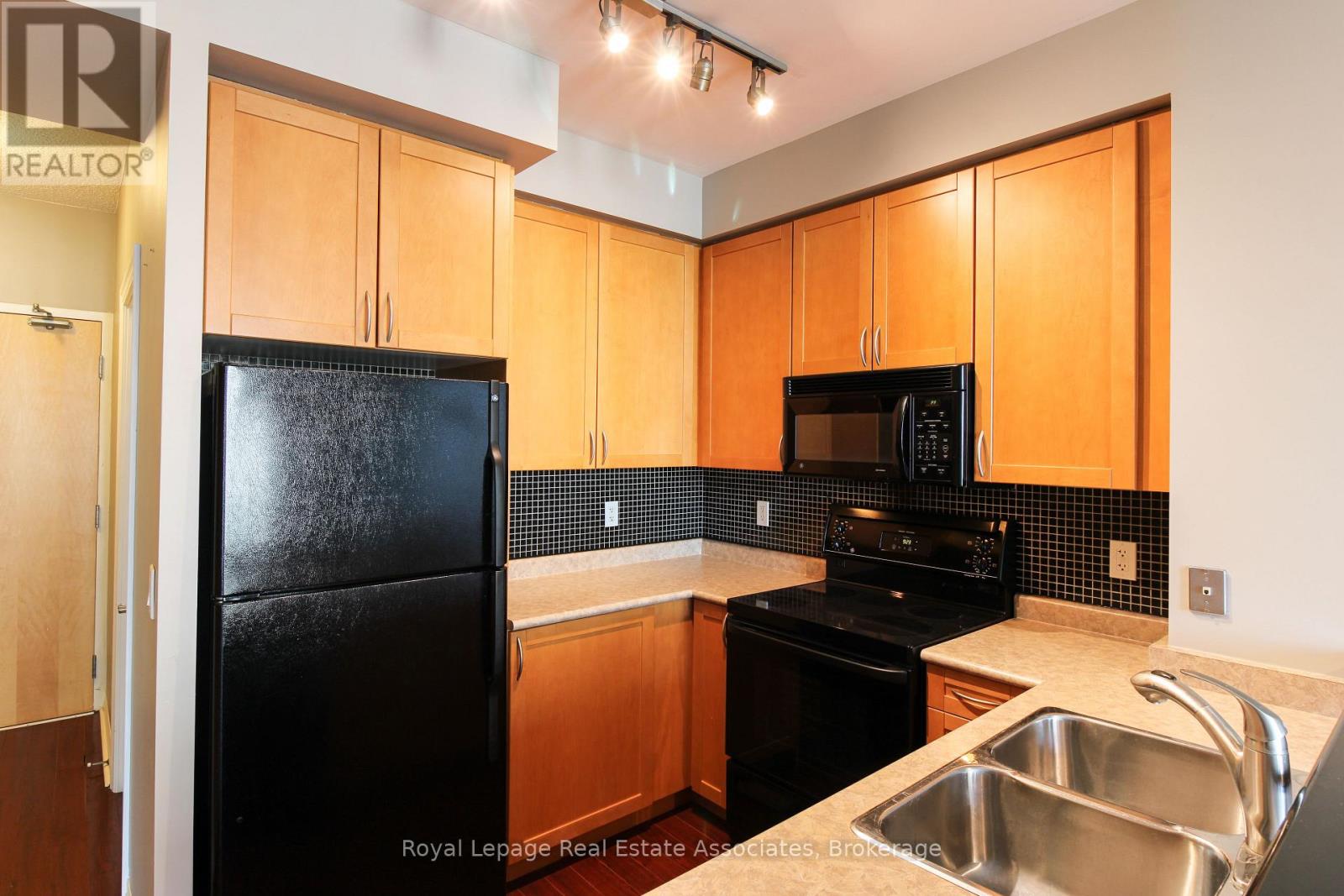 2208 - 3939 Duke Of York Boulevard, Mississauga, Ontario  L5B 4N2 - Photo 14 - W12747796