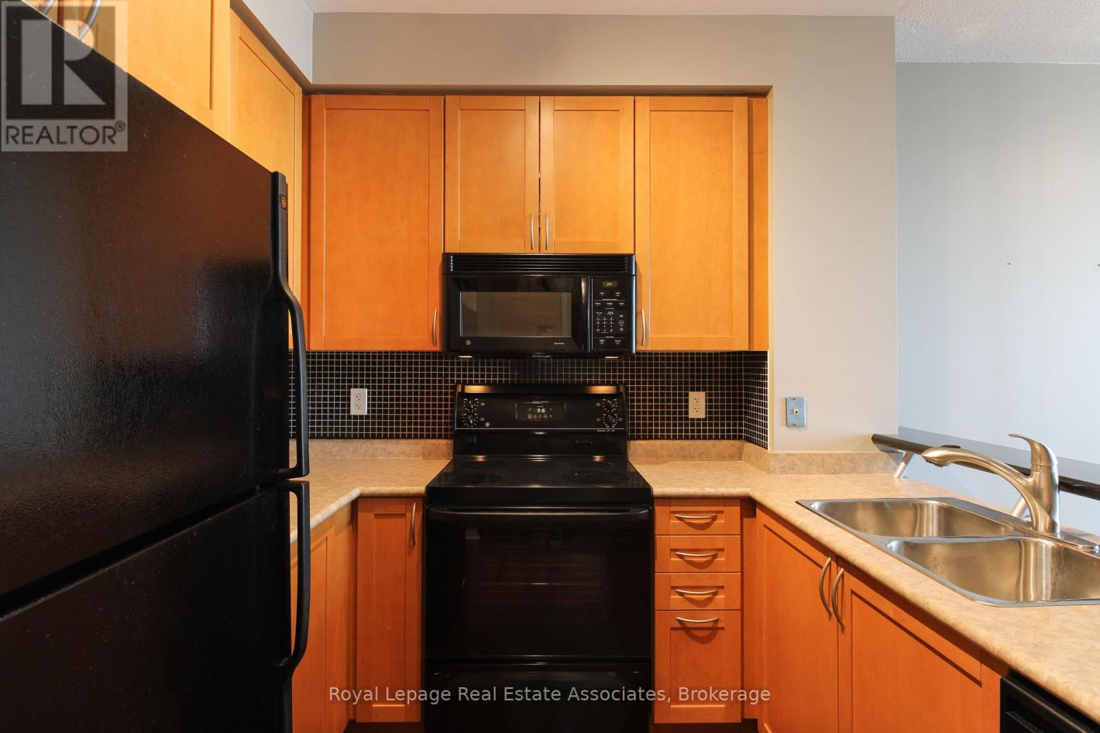 2208 - 3939 Duke Of York Boulevard, Mississauga, Ontario  L5B 4N2 - Photo 15 - W12747796