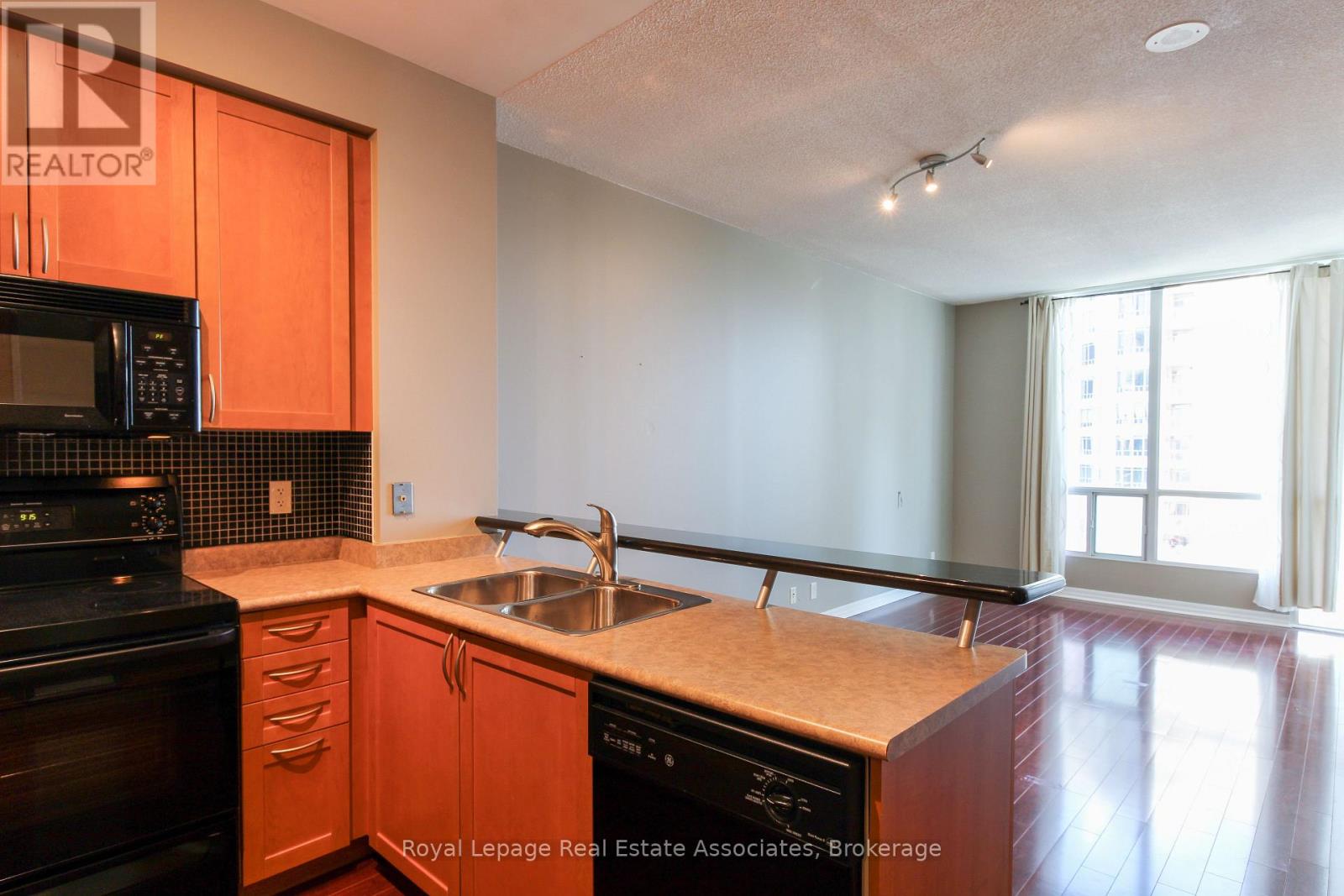 2208 - 3939 Duke Of York Boulevard, Mississauga, Ontario  L5B 4N2 - Photo 16 - W12747796