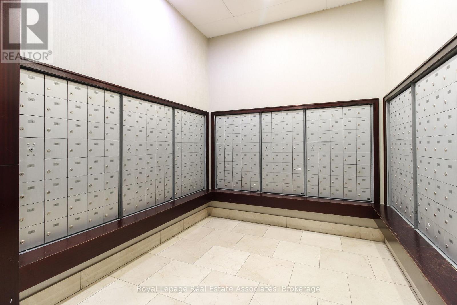 2208 - 3939 Duke Of York Boulevard, Mississauga, Ontario  L5B 4N2 - Photo 4 - W12747796