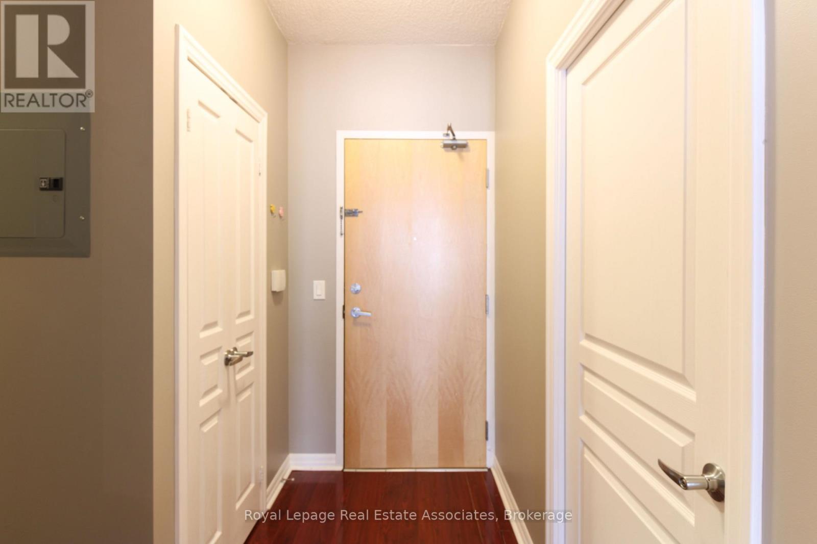 2208 - 3939 Duke Of York Boulevard, Mississauga, Ontario  L5B 4N2 - Photo 7 - W12747796