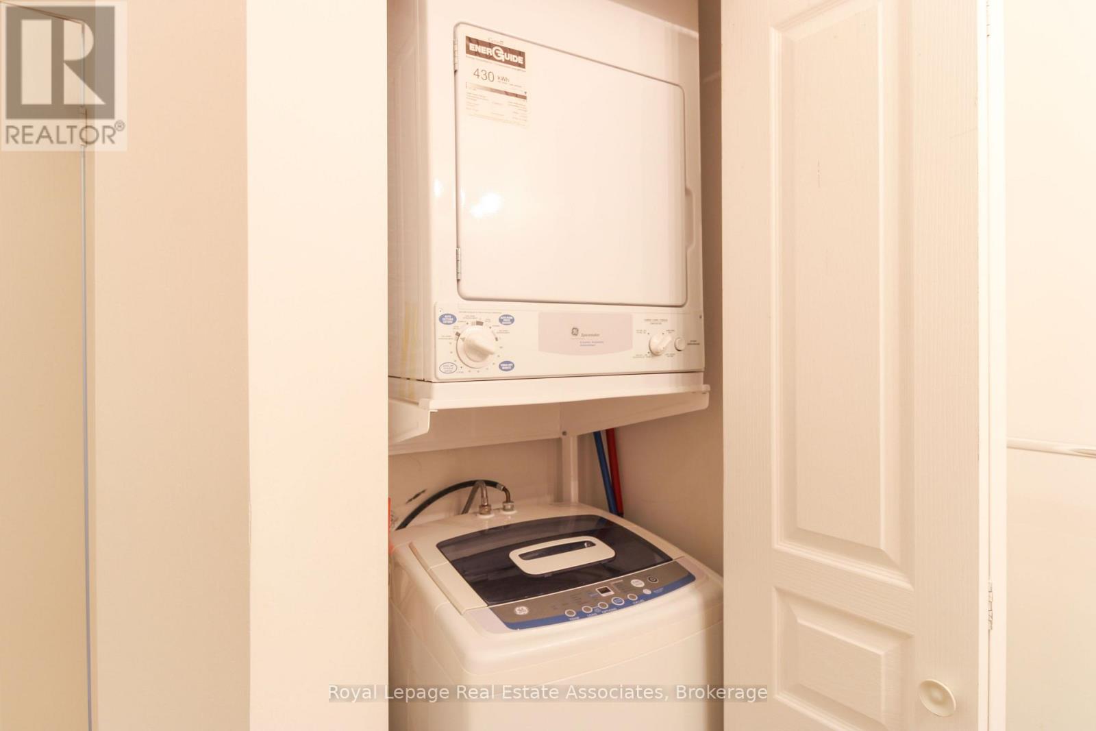 2208 - 3939 Duke Of York Boulevard, Mississauga, Ontario  L5B 4N2 - Photo 9 - W12747796