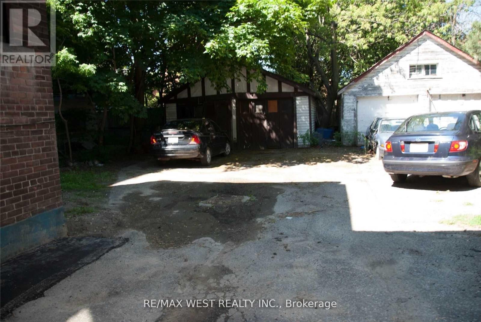 4 - 152 Dowling Avenue, Toronto, Ontario  M6K 3A6 - Photo 8 - W12747802