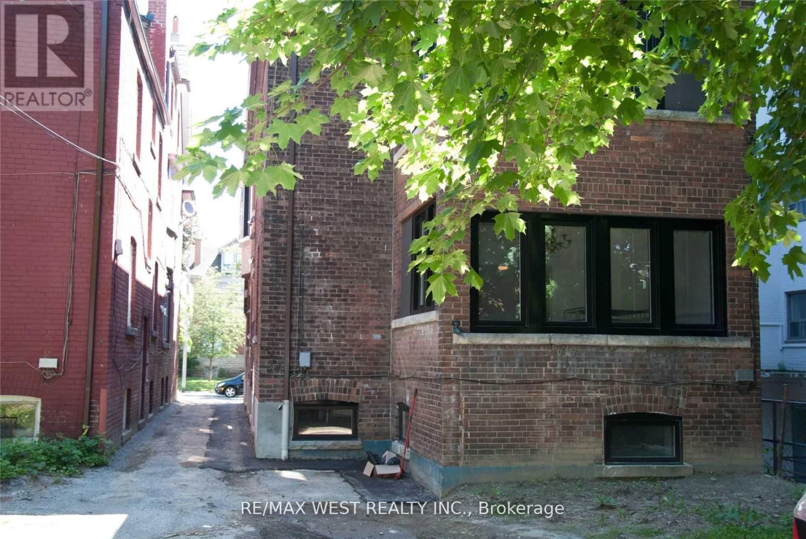 4 - 152 Dowling Avenue, Toronto, Ontario  M6K 3A6 - Photo 9 - W12747802