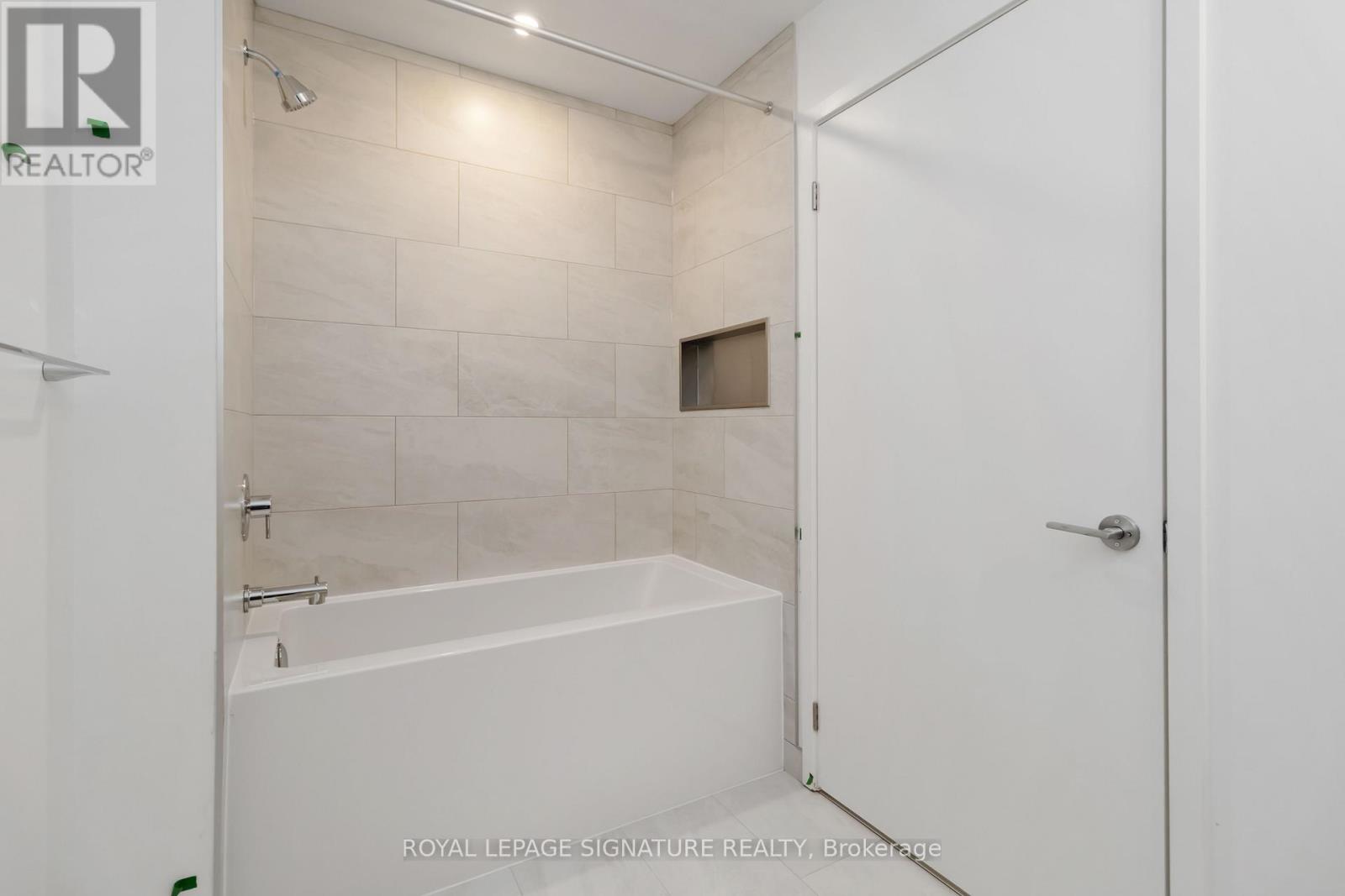 2004 - 395 Square One Drive, Mississauga, Ontario  L5B 0P6 - Photo 16 - W12747884