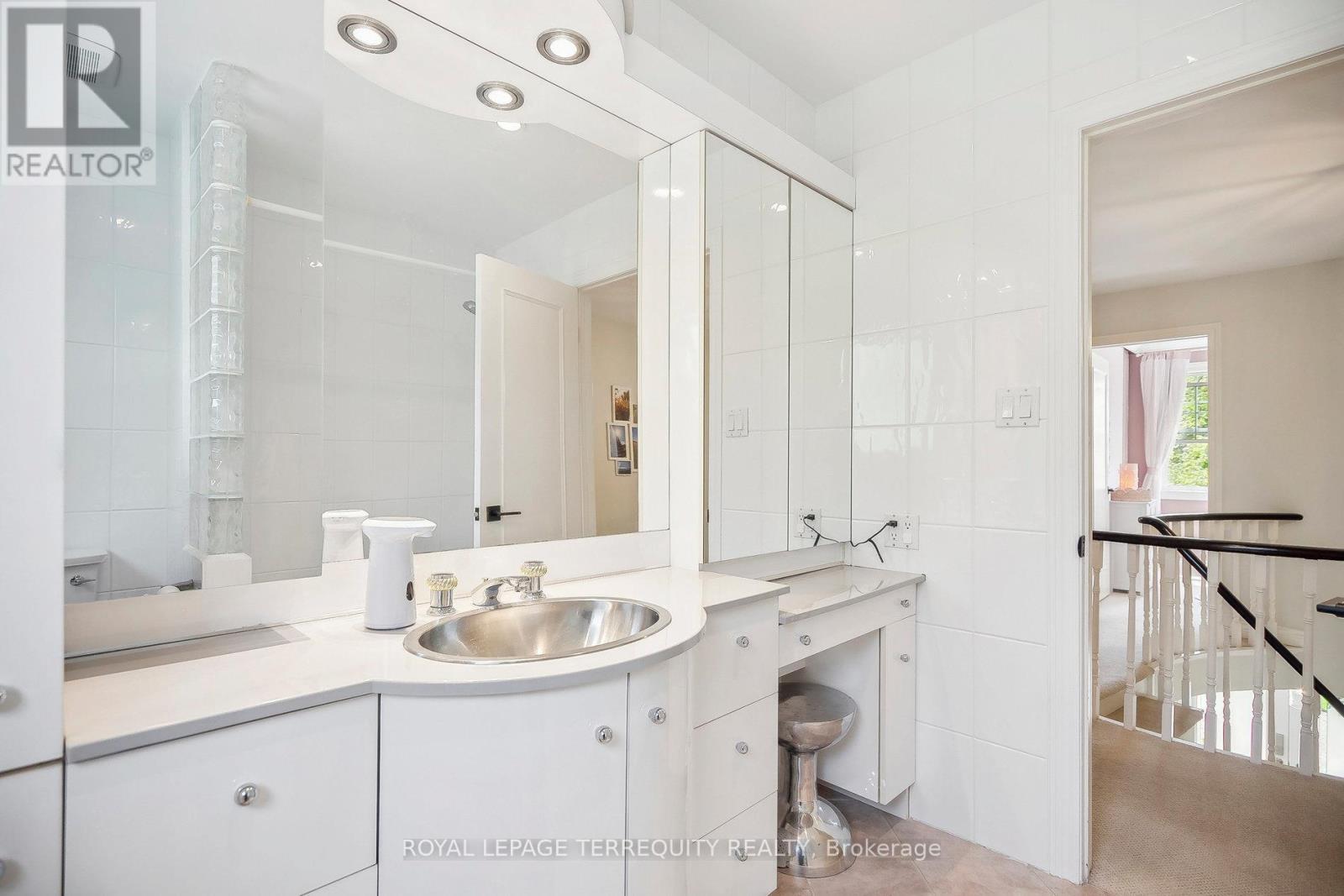 219 Valleyview Court, Oakville, Ontario  L6L 5H9 - Photo 26 - W12747962