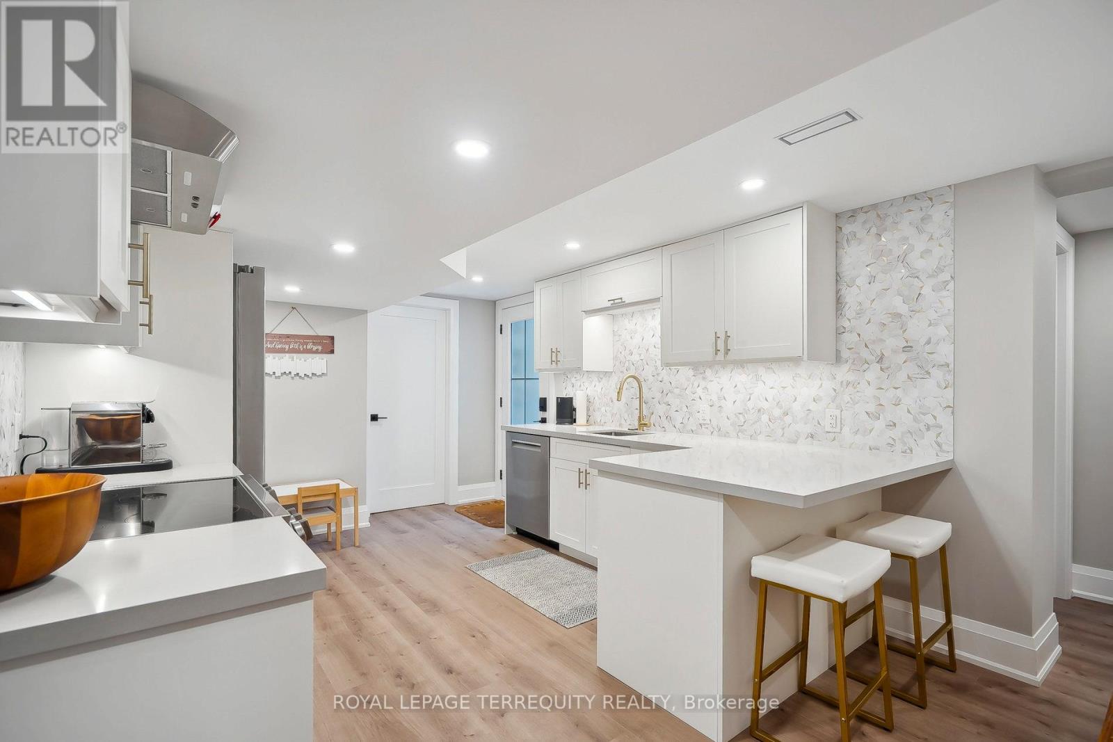 219 Valleyview Court, Oakville, Ontario  L6L 5H9 - Photo 36 - W12747962