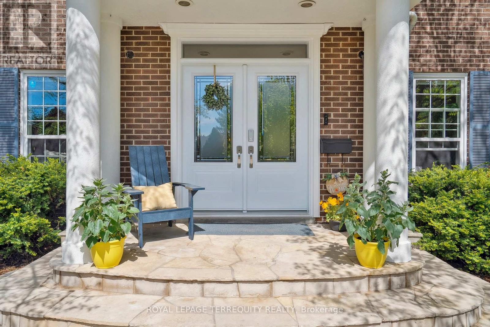 219 Valleyview Court, Oakville, Ontario  L6L 5H9 - Photo 4 - W12747962