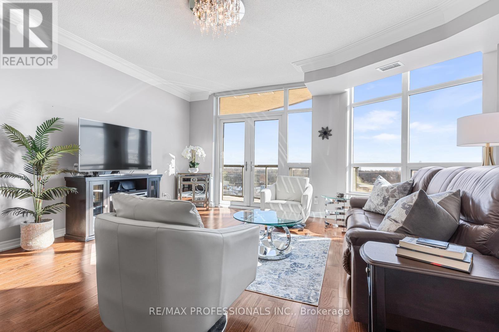 903 - 1135 Royal York Road, Toronto, Ontario  M9A 0C3 - Photo 2 - W12747988