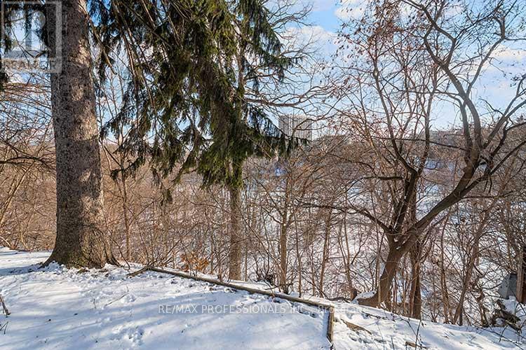 87 Humberview Road, Toronto, Ontario  M6S 1W9 - Photo 37 - W12748016