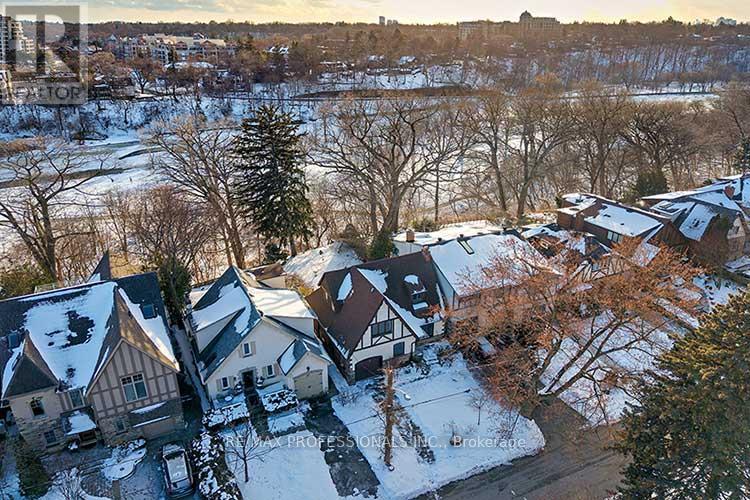 87 Humberview Road, Toronto, Ontario  M6S 1W9 - Photo 4 - W12748016