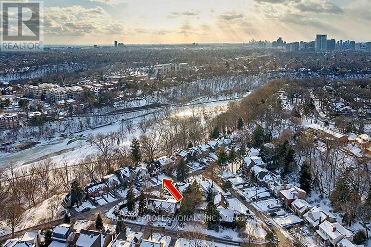 87 Humberview Road, Toronto, Ontario  M6S 1W9 - Photo 43 - W12748016