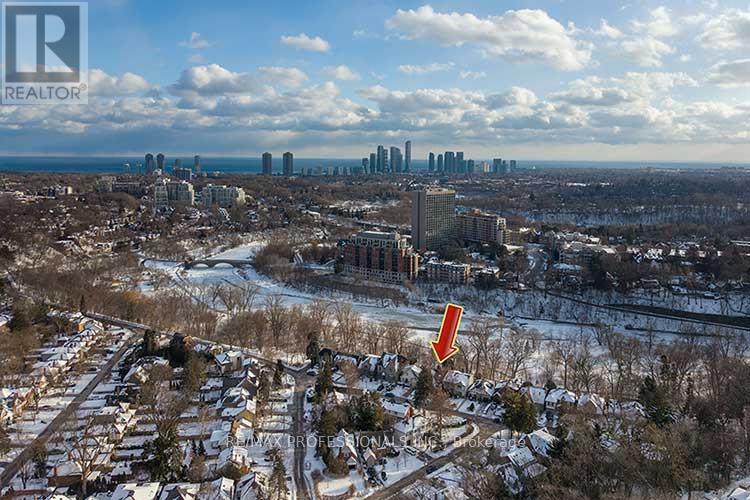 87 Humberview Road, Toronto, Ontario  M6S 1W9 - Photo 45 - W12748016