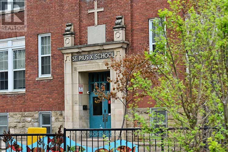 87 Humberview Road, Toronto, Ontario  M6S 1W9 - Photo 46 - W12748016