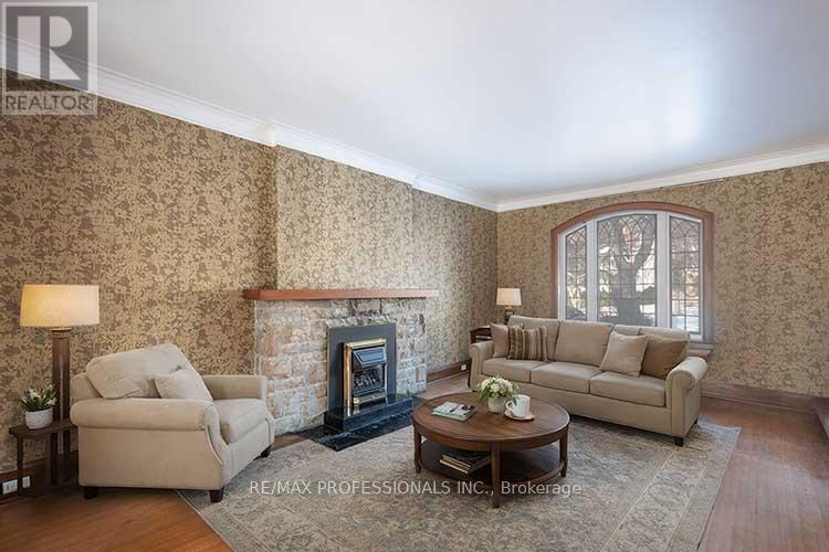 87 Humberview Road, Toronto, Ontario  M6S 1W9 - Photo 8 - W12748016