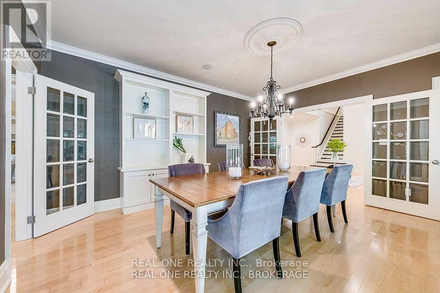 249 Poplar Drive, Oakville, Ontario  L6J 4C7 - Photo 10 - W12748034