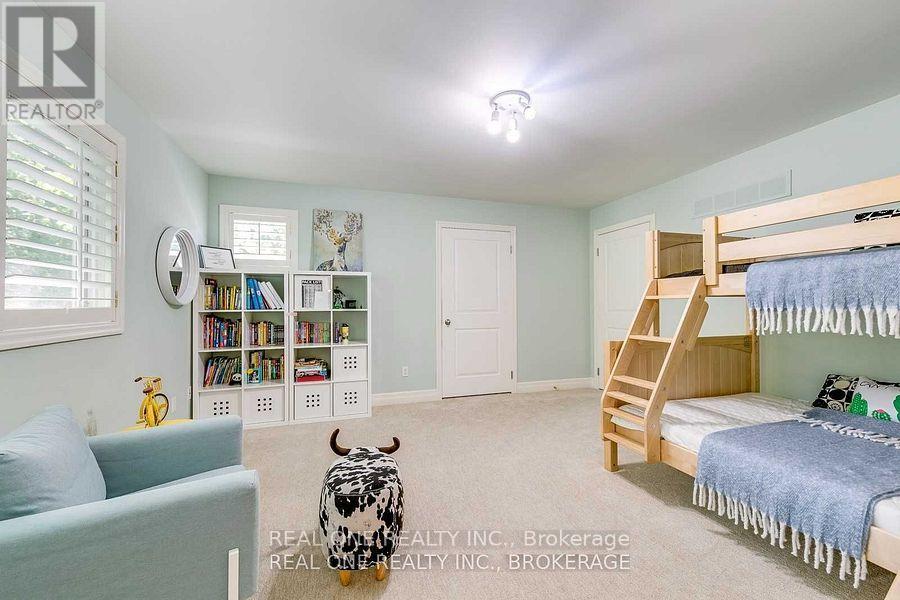 249 Poplar Drive, Oakville, Ontario  L6J 4C7 - Photo 22 - W12748034