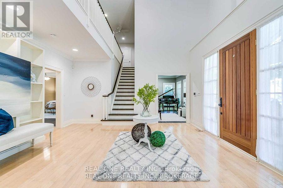 249 Poplar Drive, Oakville, Ontario  L6J 4C7 - Photo 4 - W12748034