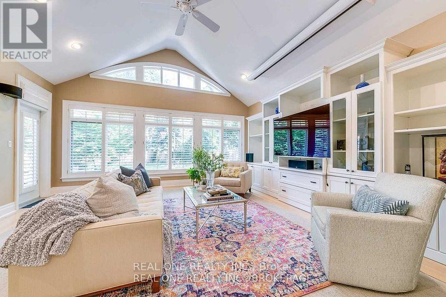 249 Poplar Drive, Oakville, Ontario  L6J 4C7 - Photo 5 - W12748034