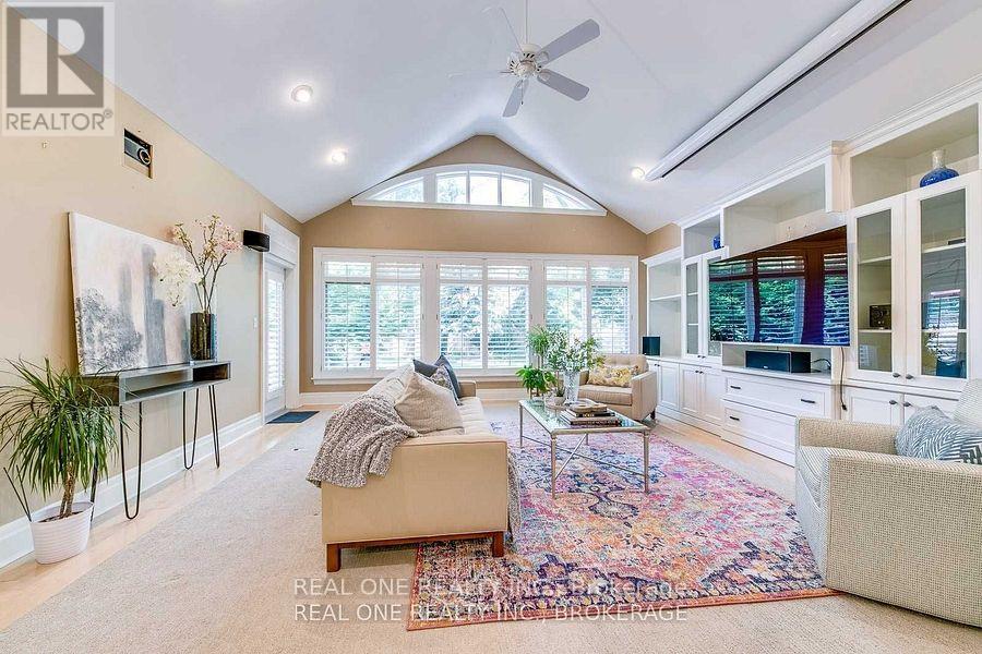 249 Poplar Drive, Oakville, Ontario  L6J 4C7 - Photo 8 - W12748034