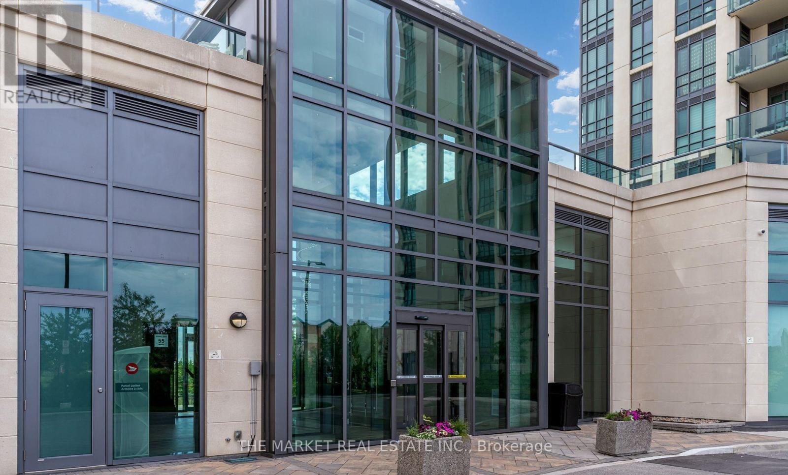 510 - 65 Yorkland Boulevard, Brampton, Ontario  L6P 4B4 - Photo 4 - W12748116