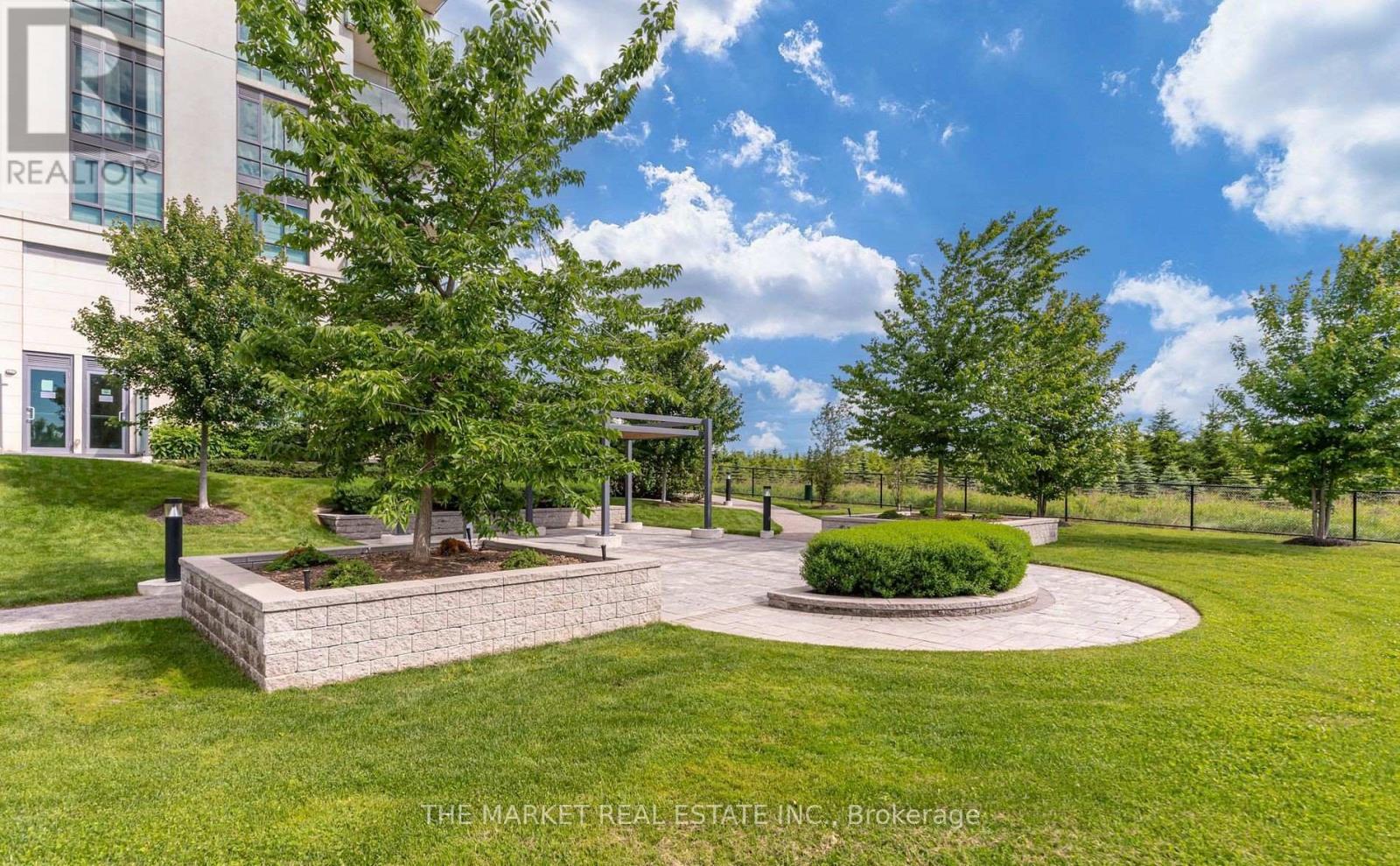 510 - 65 Yorkland Boulevard, Brampton, Ontario  L6P 4B4 - Photo 7 - W12748116