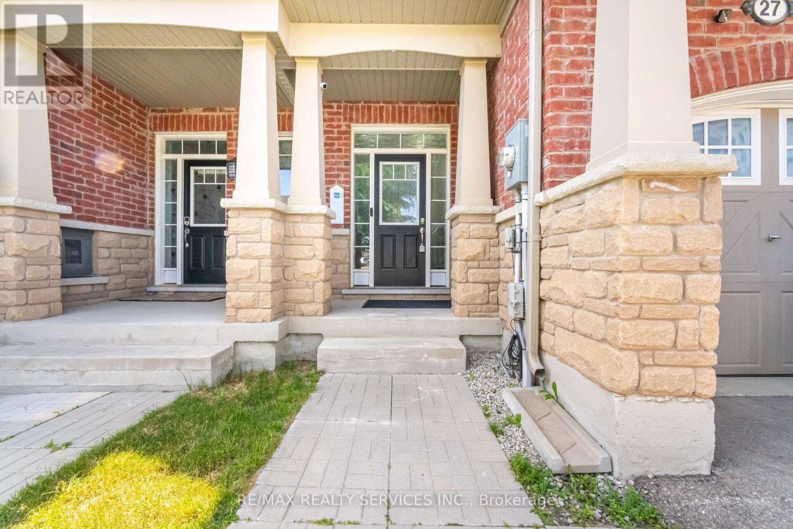 27 Phyllis Drive, Caledon, Ontario  L7C 4E3 - Photo 4 - W12748124