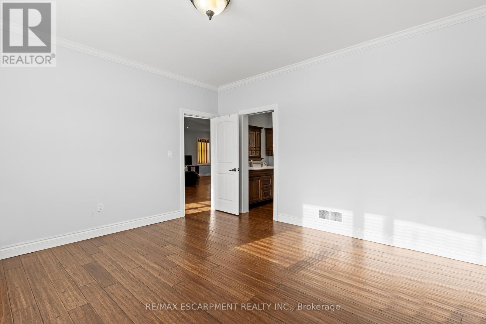 20 Carlisle Road, Hamilton, Ontario  L8B 1C9 - Photo 9 - X12747800