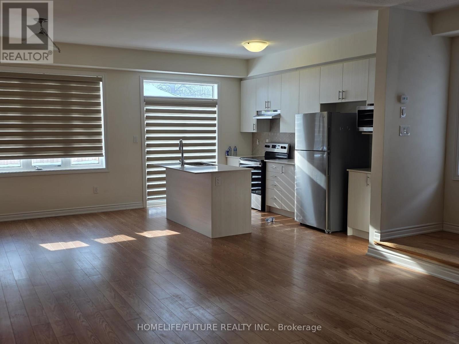 318 Okanagan Path, Oshawa, Ontario  L1H 0A7 - Photo 4 - E12697906