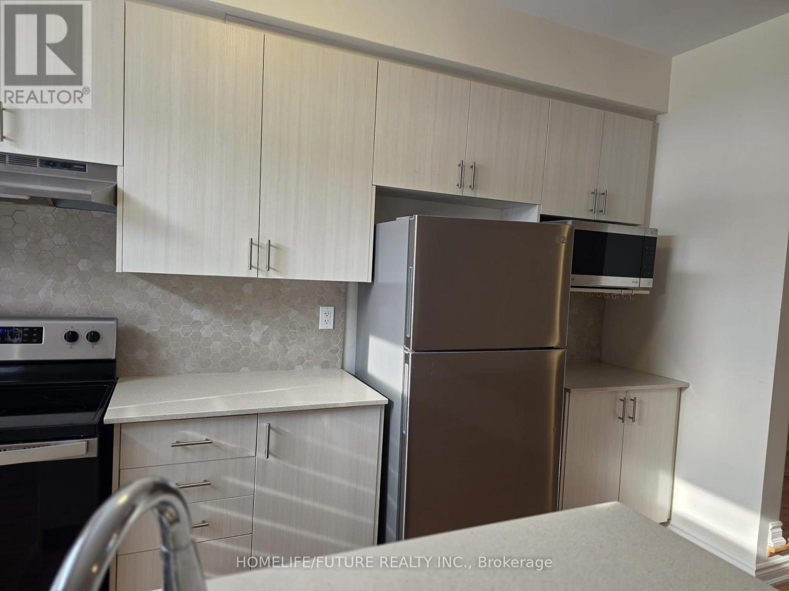 318 Okanagan Path, Oshawa, Ontario  L1H 0A7 - Photo 7 - E12697906