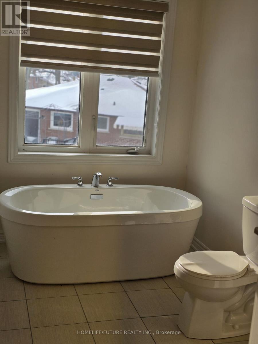 318 Okanagan Path, Oshawa, Ontario  L1H 0A7 - Photo 9 - E12697906