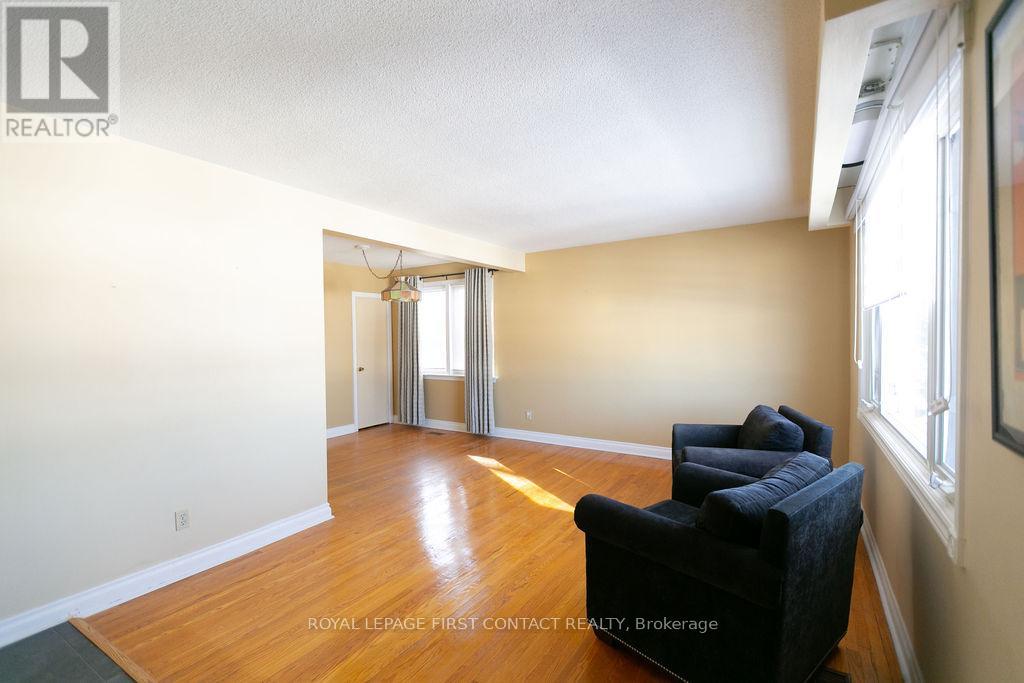 23 Shannon Street, Barrie, Ontario  L4M 2K7 - Photo 2 - S12707176