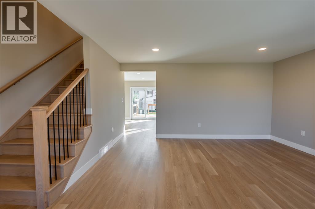 4005 Greenwood Drive, Petrolia, Ontario  N0N 1R0 - Photo 6 - 26001068