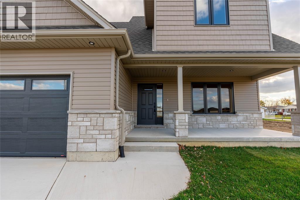 4005 Greenwood Drive, Petrolia, Ontario  N0N 1R0 - Photo 3 - 26001068