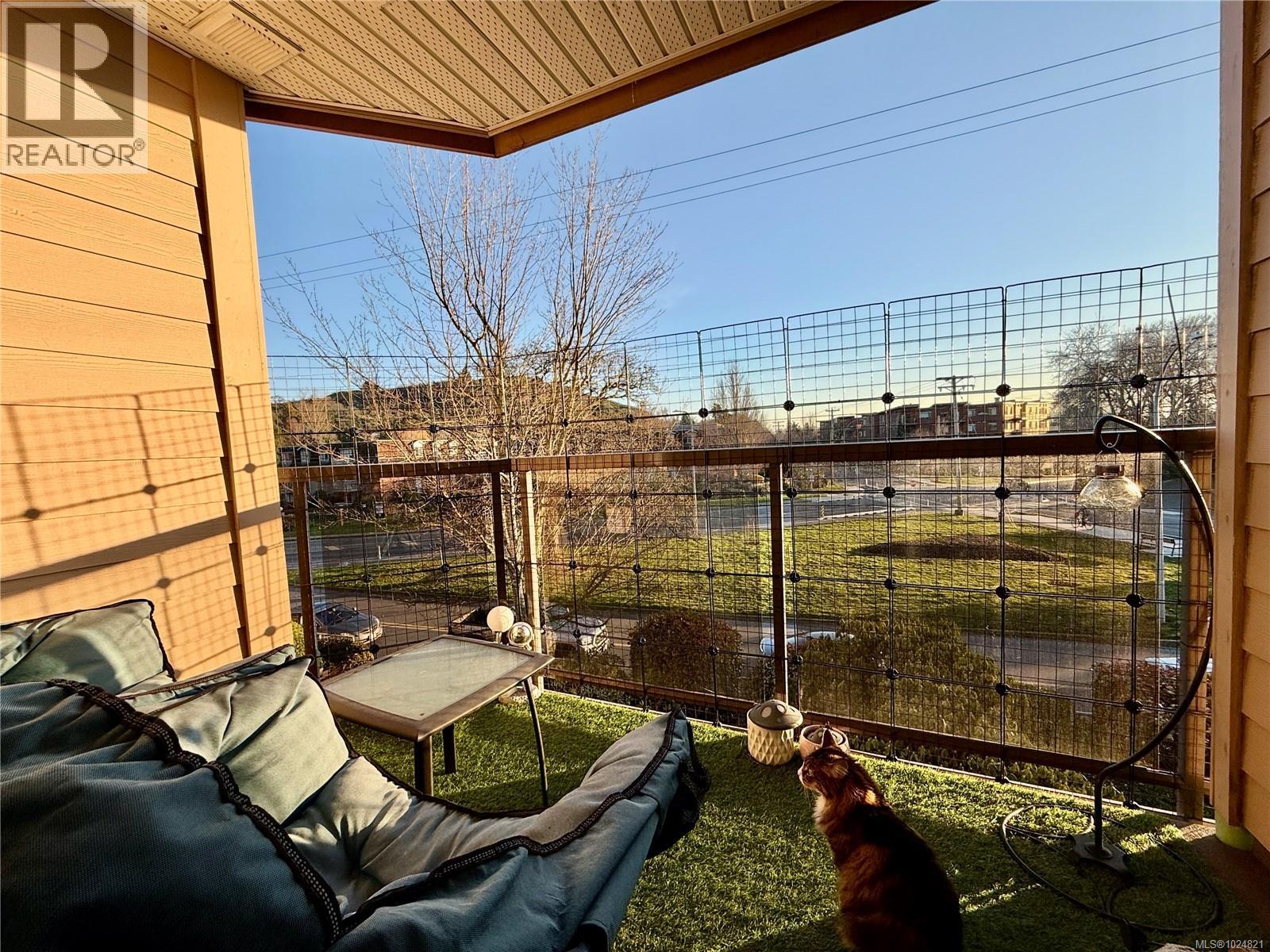 302 1694 Cedar Hill Cross Rd, Saanich, British Columbia  V8P 2P7 - Photo 13 - 1024821