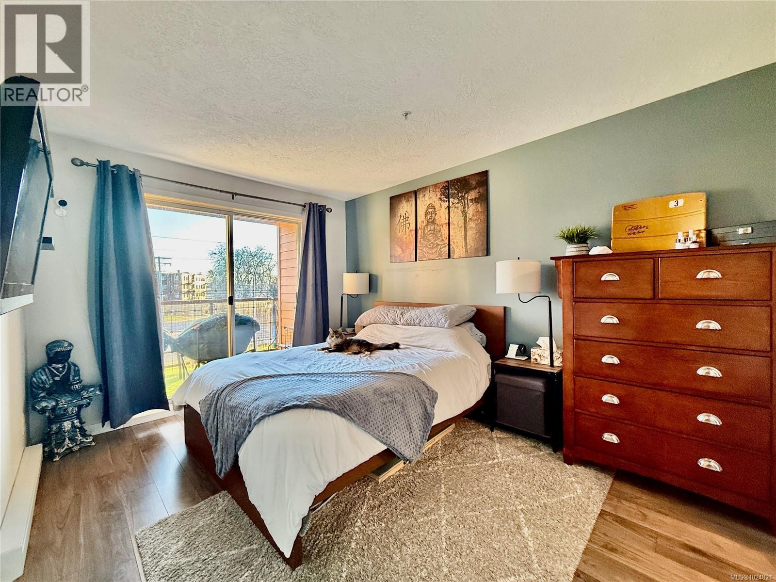 302 1694 Cedar Hill Cross Rd, Saanich, British Columbia  V8P 2P7 - Photo 2 - 1024821