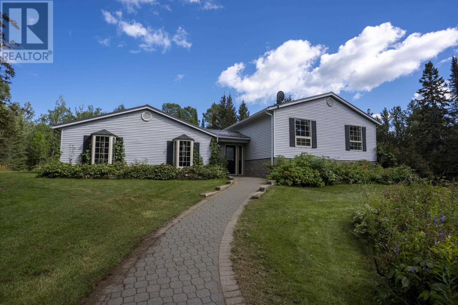 230 Gus Wouri RD, Thunder Bay, Ontario