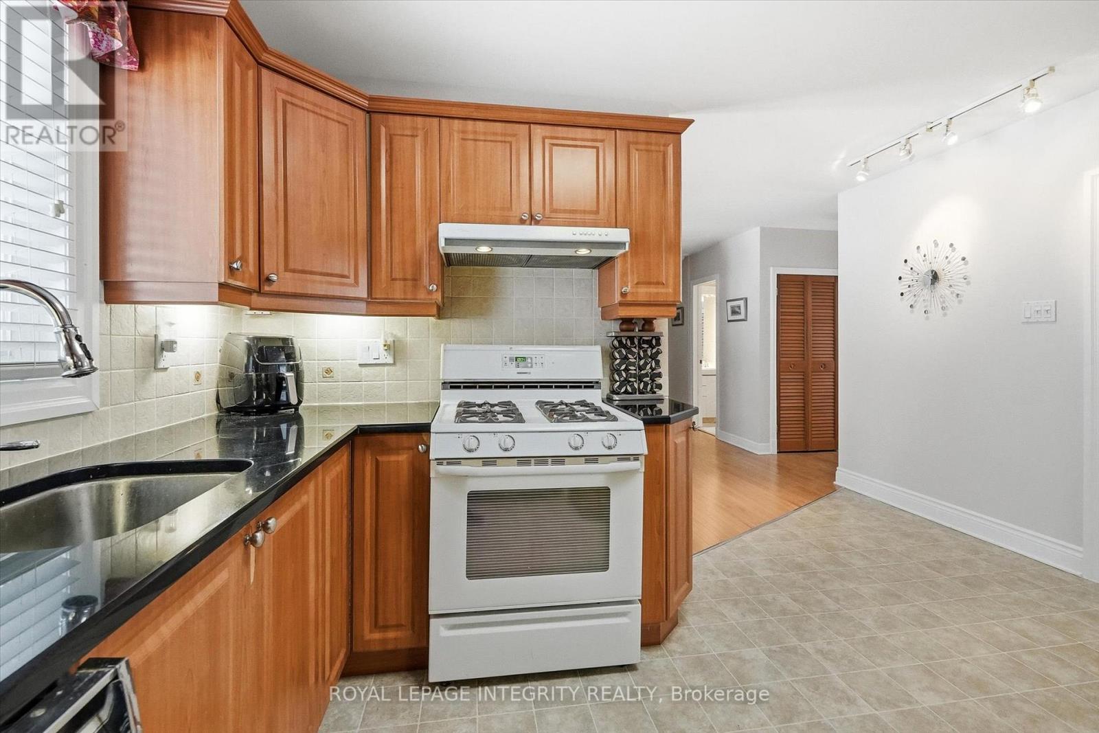 39 Appleford Street, Ottawa, Ontario  K1J 6T7 - Photo 13 - X12748230