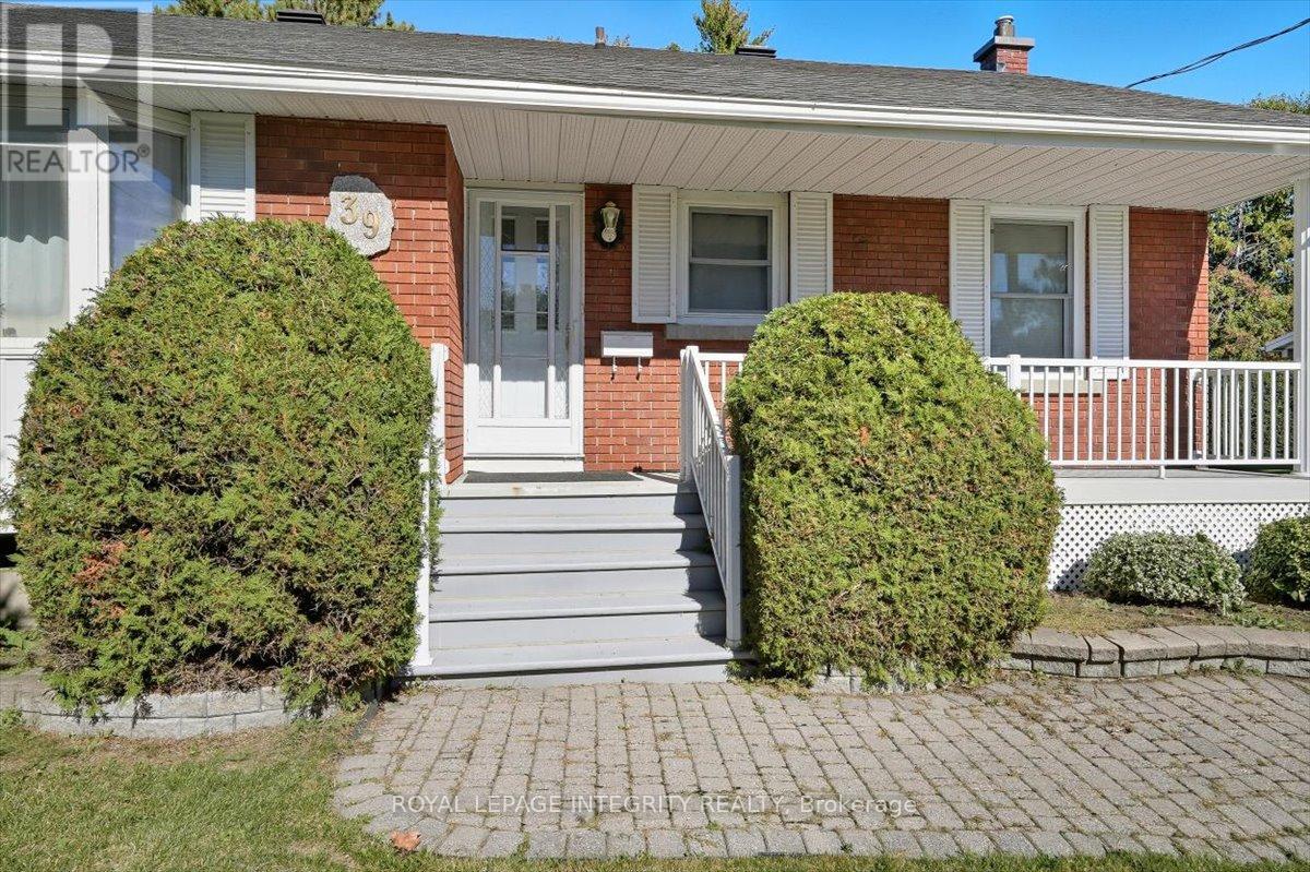 39 Appleford Street, Ottawa, Ontario  K1J 6T7 - Photo 4 - X12748230